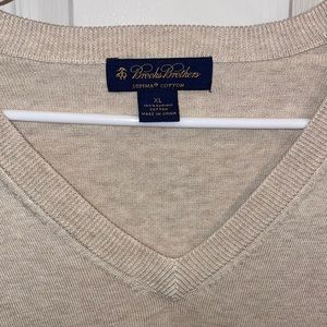 Men’s Brooks Brothers V-Neck Sweater; Size: XL